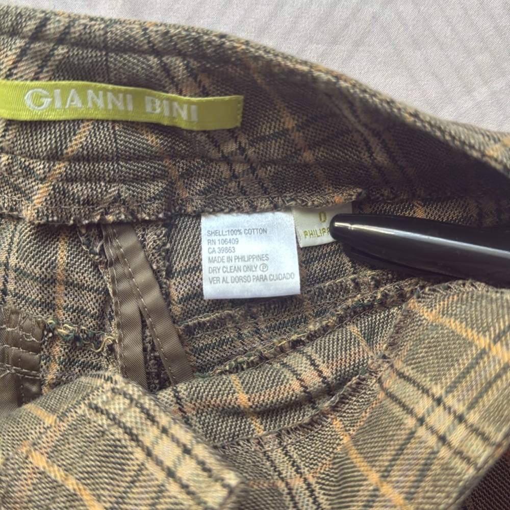 Gianni Bini Green Plaid Belted Shorts - Picture 5 of 7